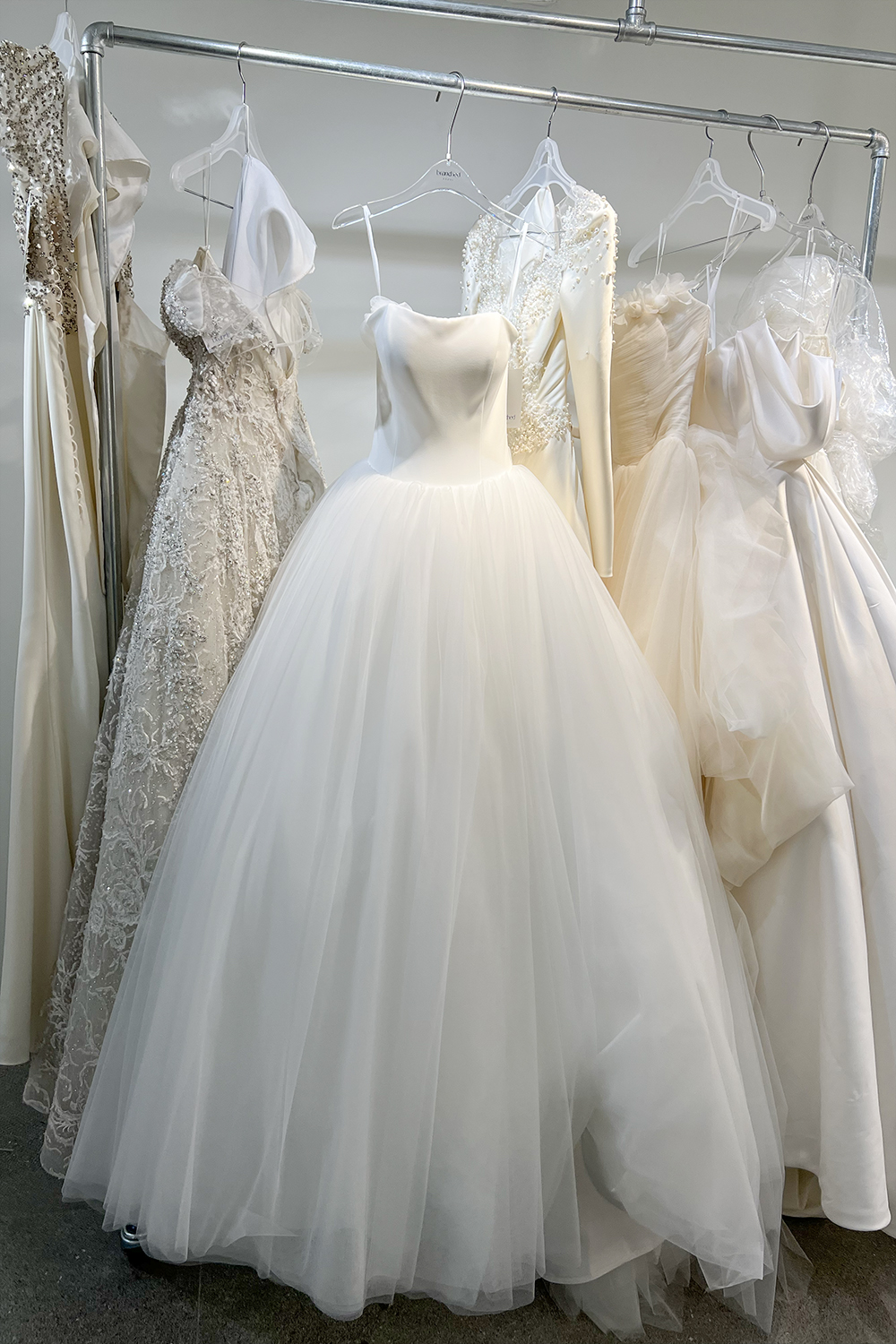 韓国最新トレンド Aライン ウェディングドレス オフショルダー 高品質ドレス