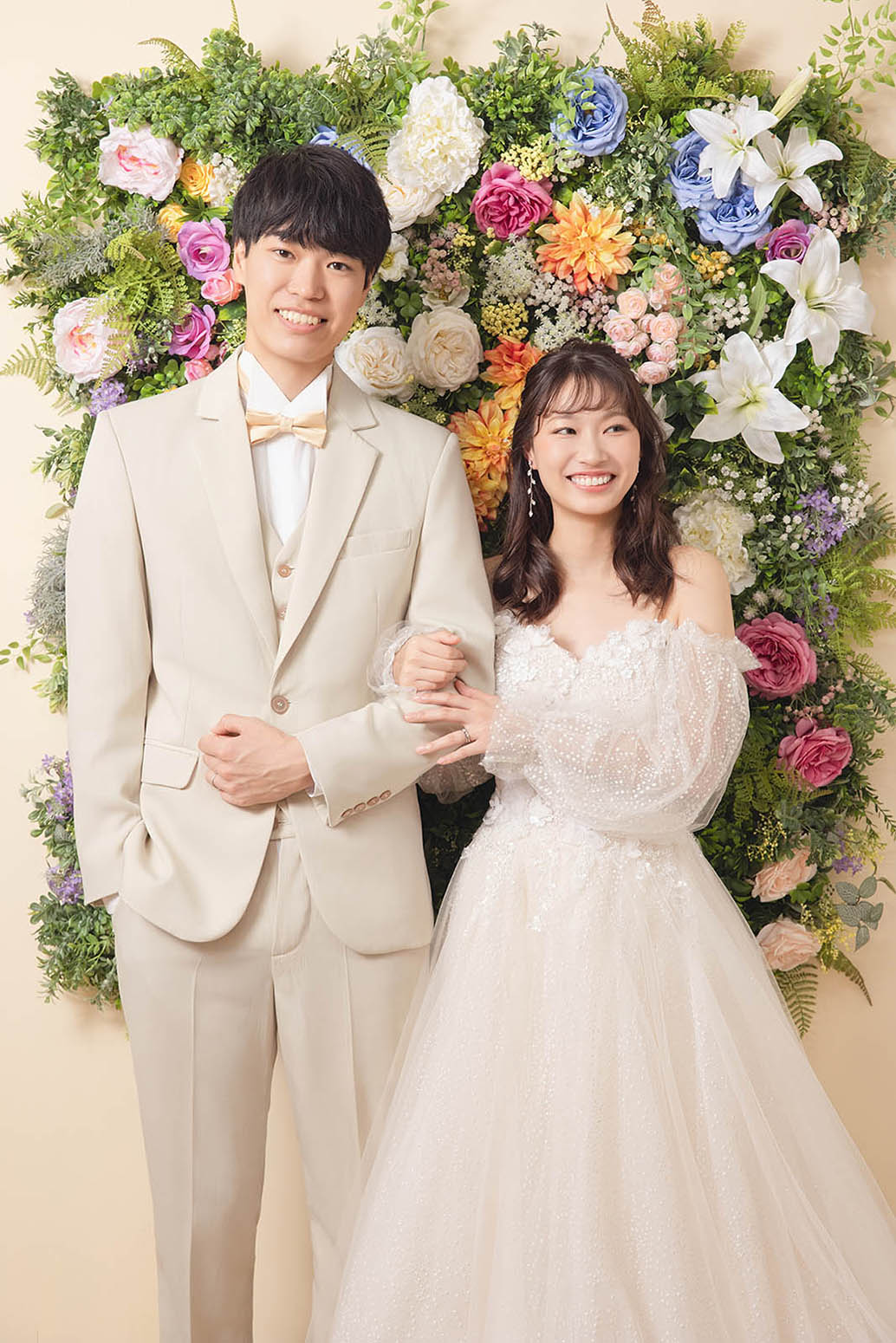 兵庫県姫路市のフォトスタジオGAONで撮影した、韓国直輸入ドレスによるウェディングフォト。前撮り・フォトウェディングに対応。